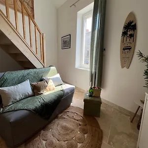 https://duplex-a-2-pas-de-la-vielle-ville-d.fr-provencehotel.com